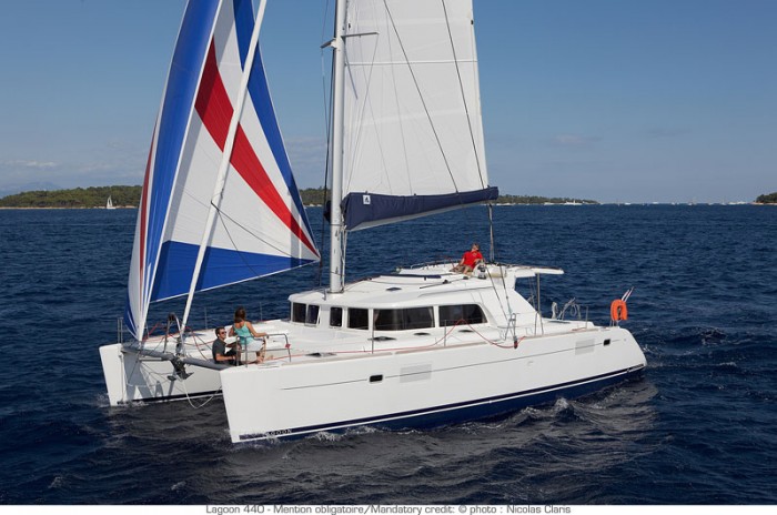 charter catamarano toscana